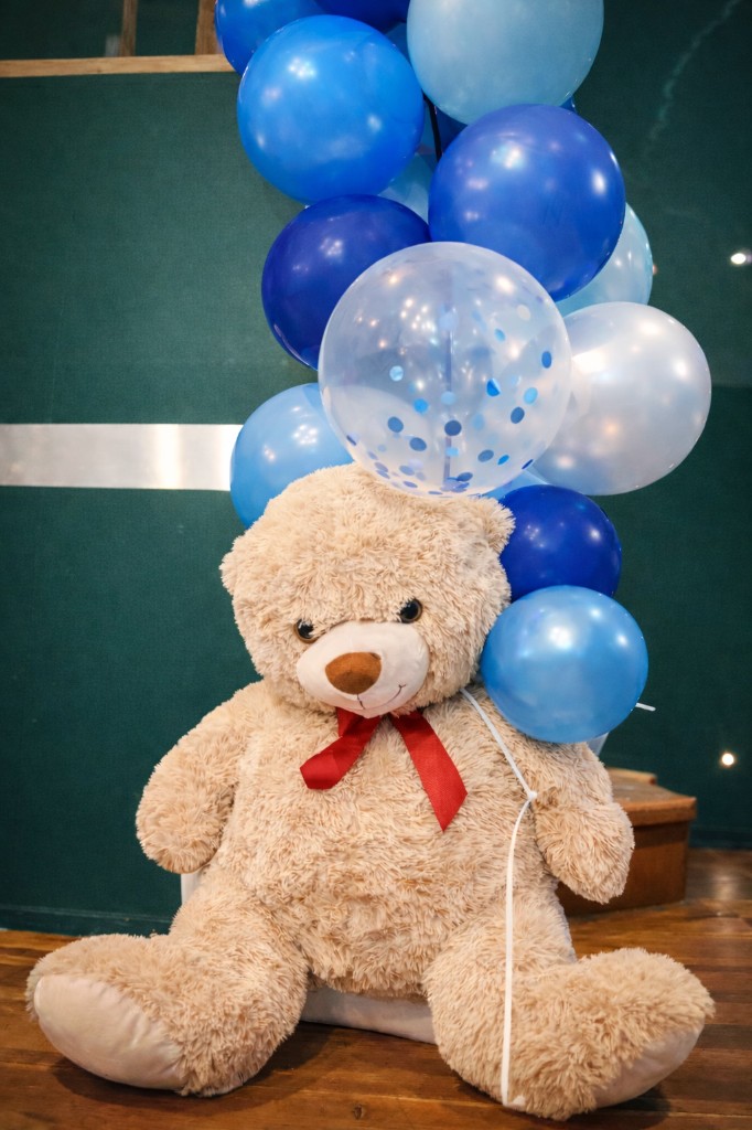 Baptême de Maël - Décoration ourson et ballons bleus